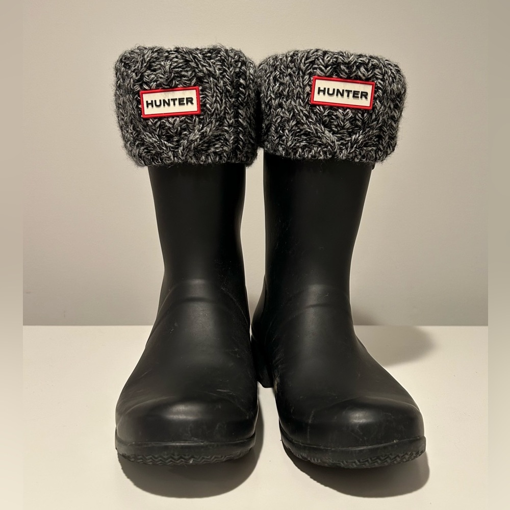 Women’s Original Hunter Short Rain Boots & fleece socks (size 9)